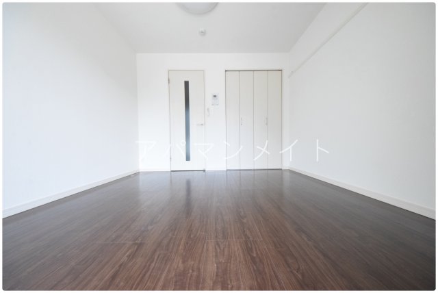 その他部屋・スペース　落ち着いた色調の寝室です