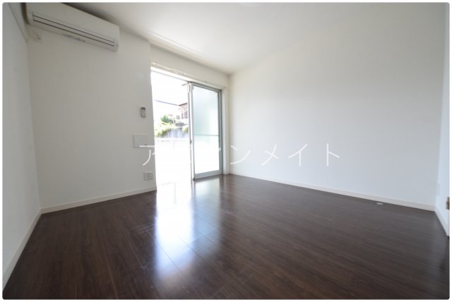 居室・リビング　こちらの居間で趣味の時間をお楽しみください