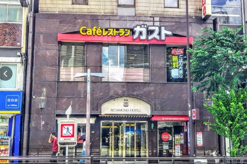 飲食店　ガスト 目白駅前店(から好し取扱店)（飲食店）まで689m