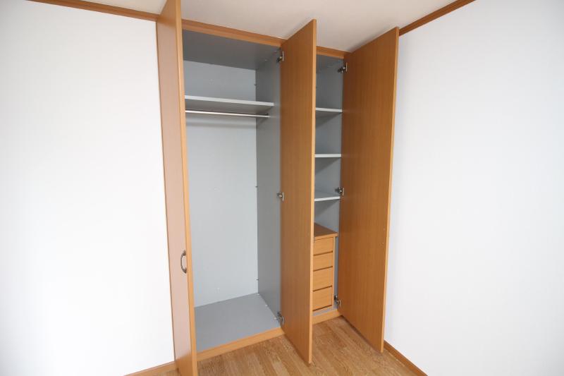 その他　東側洋室6.1帖の収納スペース