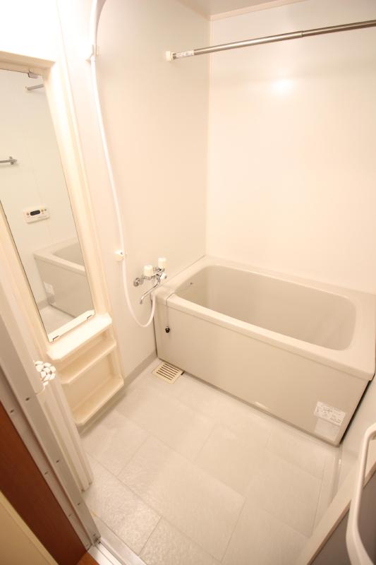 バス・シャワールーム　1　追い焚き付きバス