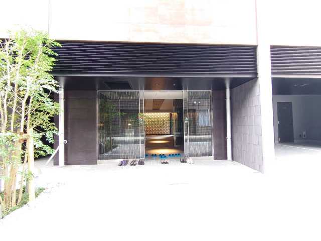 エントランス　コンフォリア・リヴ根岸二丁目