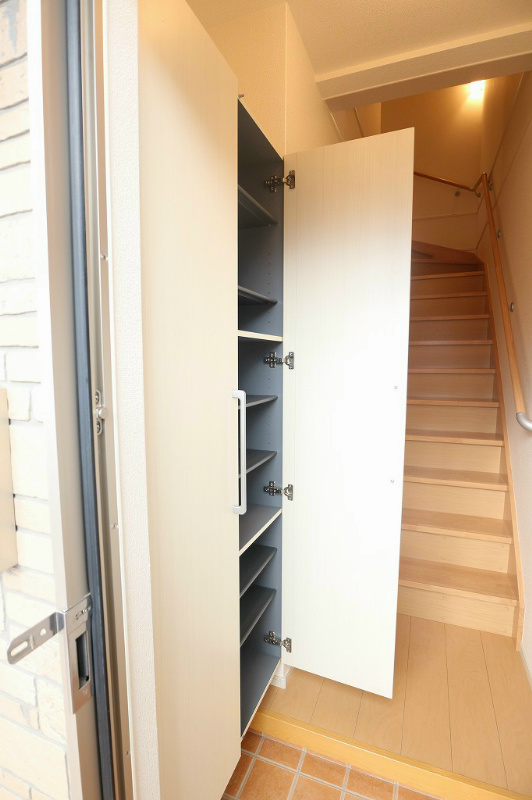 玄関　写真は同型シリーズです。