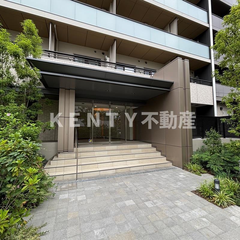 エントランス　ゆとりのあるエントランスです