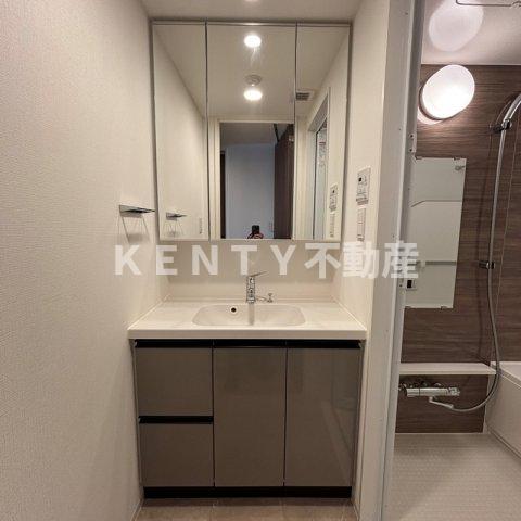 洗面設備　使いやすい洗面所です