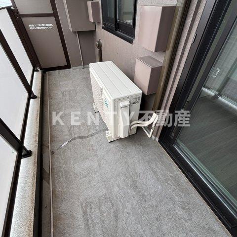 バルコニー　暖かな日差しのふりそそぐバルコニー