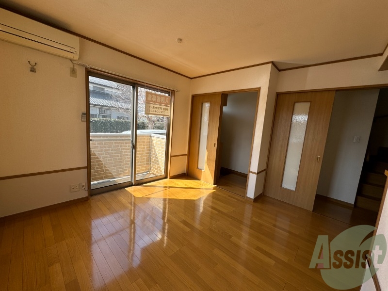 居室・リビング　きれいなＬＤＫが広がっていて居心地が良さそうですね。