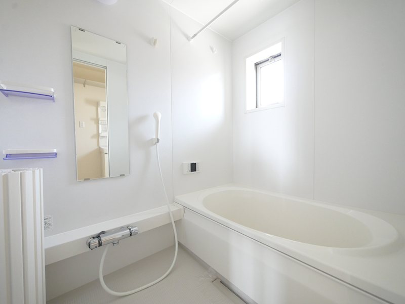 バス・シャワールーム　追焚き給湯、シャワー