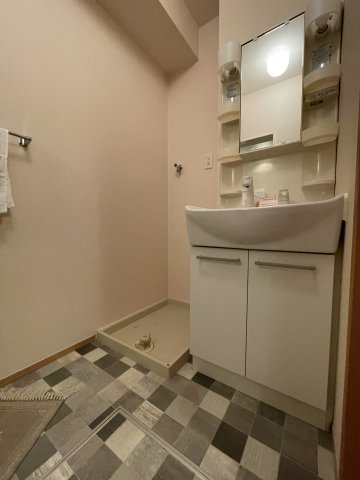 洗面設備　使いやすい独立洗面台です