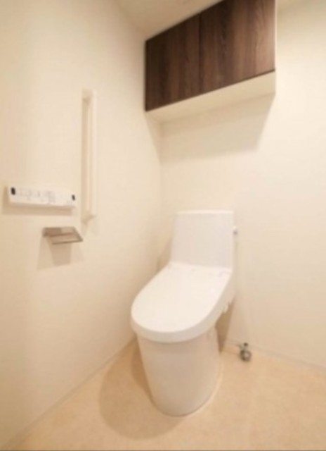 トイレ　※同じタイプ反転した別号室参考写真 　現状優先