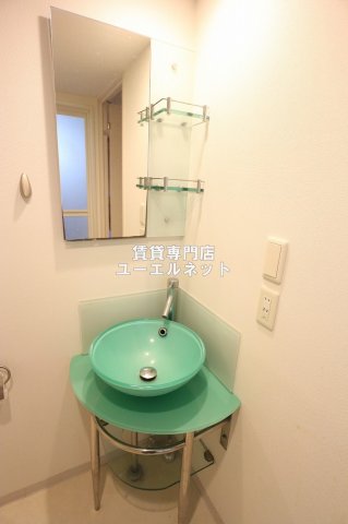 洗面設備　清潔感ある独立洗面台で毎日気持ちよく♪