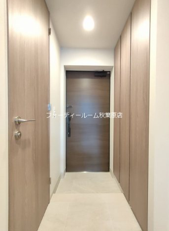 玄関　★《見学予約受付中》2022年築・築浅レジデンス★