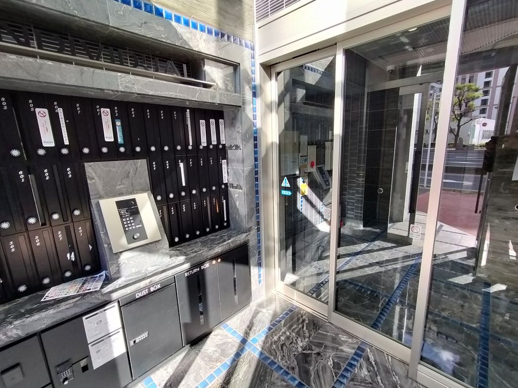 エントランス　バルコニー