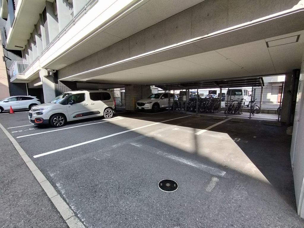 駐車場　駐車場