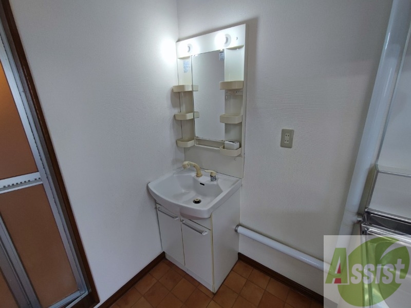 洗面設備　こちらに洗面台があります。朝の洗顔はこちらで。