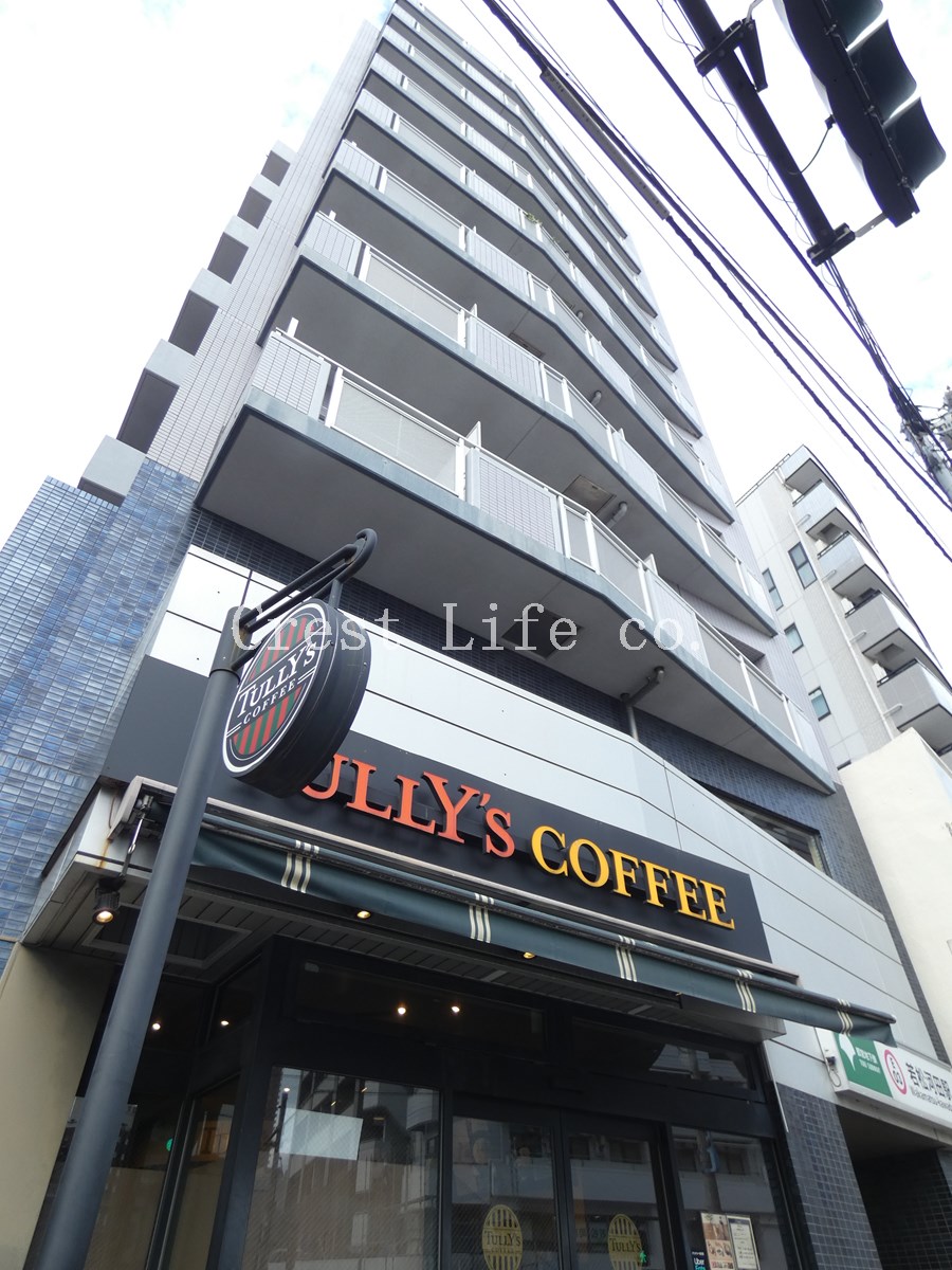 建物外観　マンション1階にはタリーズコーヒーが入っています♪