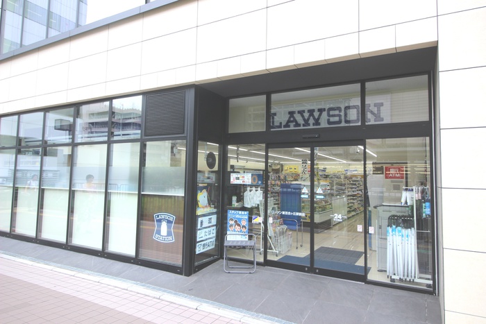 コンビニ　ローソン（コンビニ）まで900m