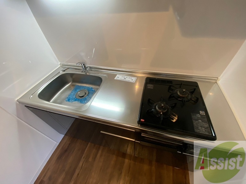 キッチン　キッチンはシックなデザインでした。洗い場も大きい。