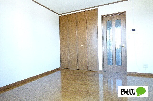 玄関　他のお部屋のお写真です