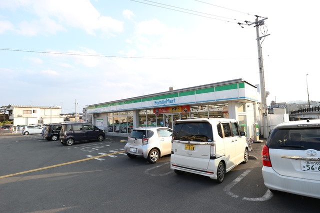 コンビニ　ファミリーマート高知北本町店（コンビニ）まで240m