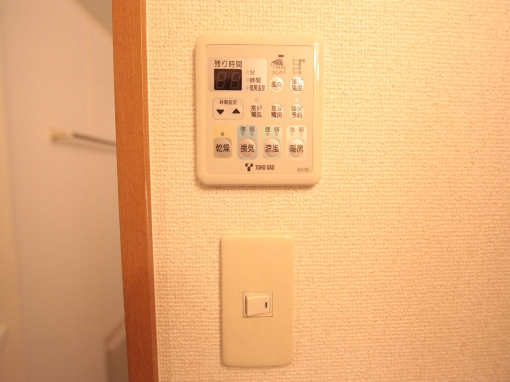 その他設備　浴室暖房乾燥機付き