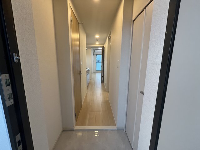 玄関　写真は、他部屋の同間取りです（現況優先）