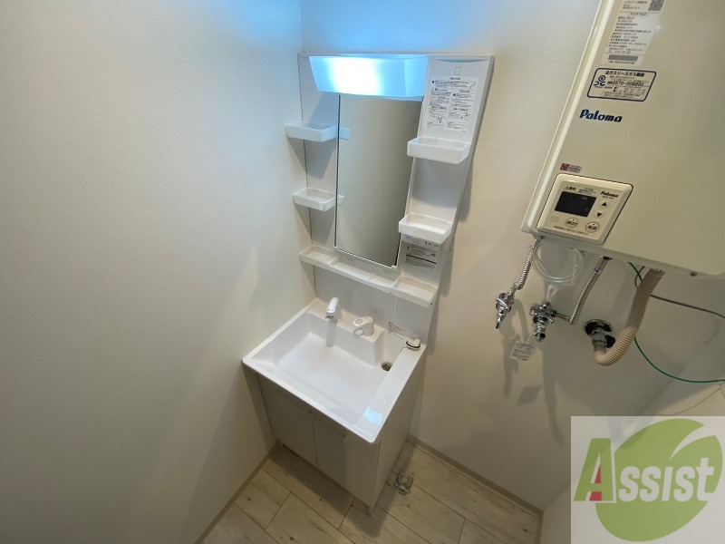 洗面設備　シャンプードレッサー。身支度はここでばっちりですね。