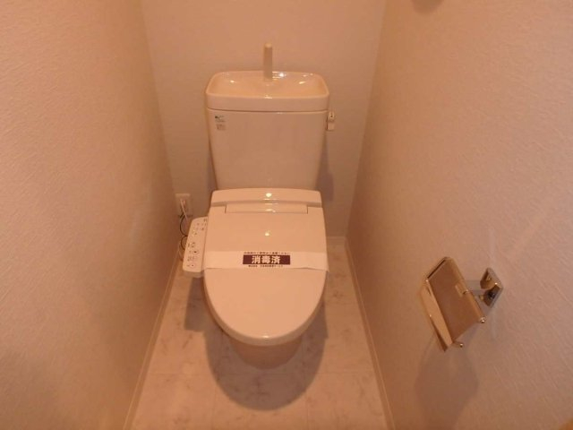 トイレ　※別部屋の参考写真です。