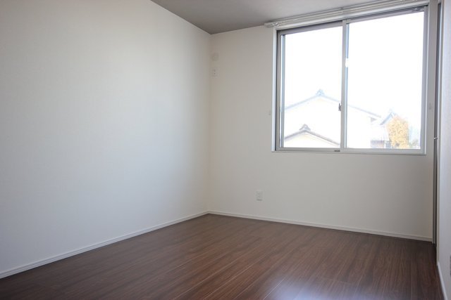 居室・リビング　０００２号室の写真のため反転しています