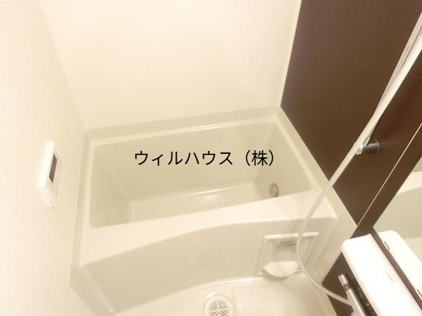 バス・シャワールーム　浴室乾燥機、追い焚き機能付きバス！