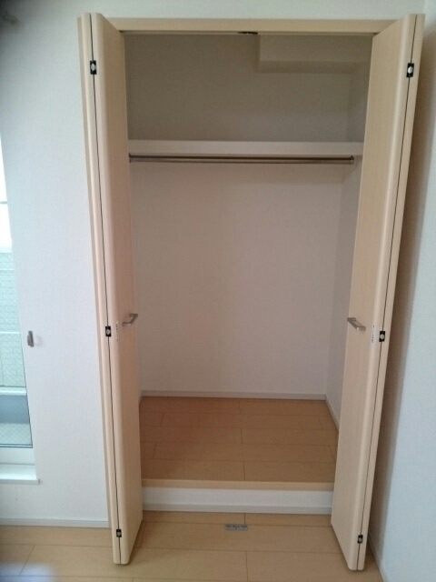 収納　ハンガーラック付きで楽々収納♪