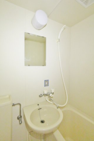 洗面設備　参考写真（同物件別部屋）