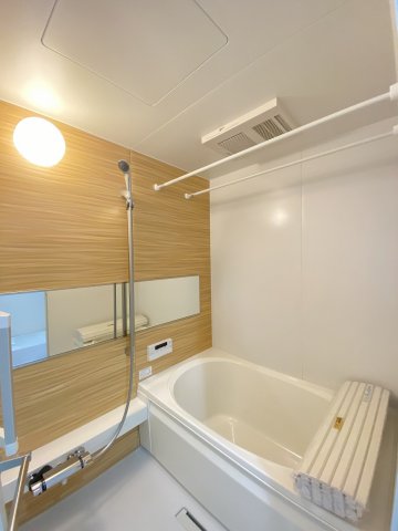 バス・シャワールーム　※風呂蓋は付いておりません※清潔感のある浴室！