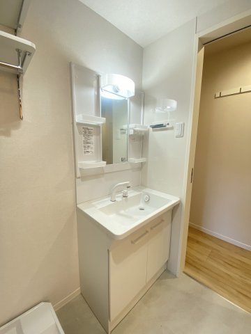 洗面設備　シャンプードレッサーで忙しい朝にも寝癖の付いた頭にも優しい☆