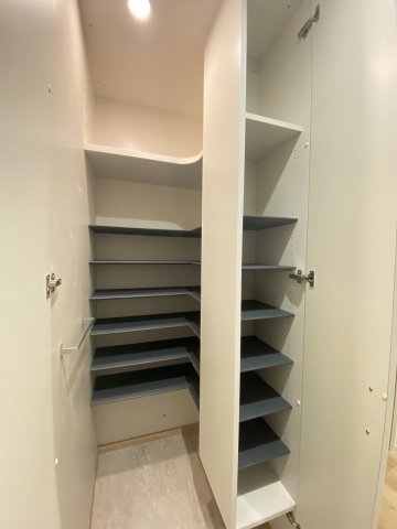 玄関　シューズクロークでたくさん収納可能です♪