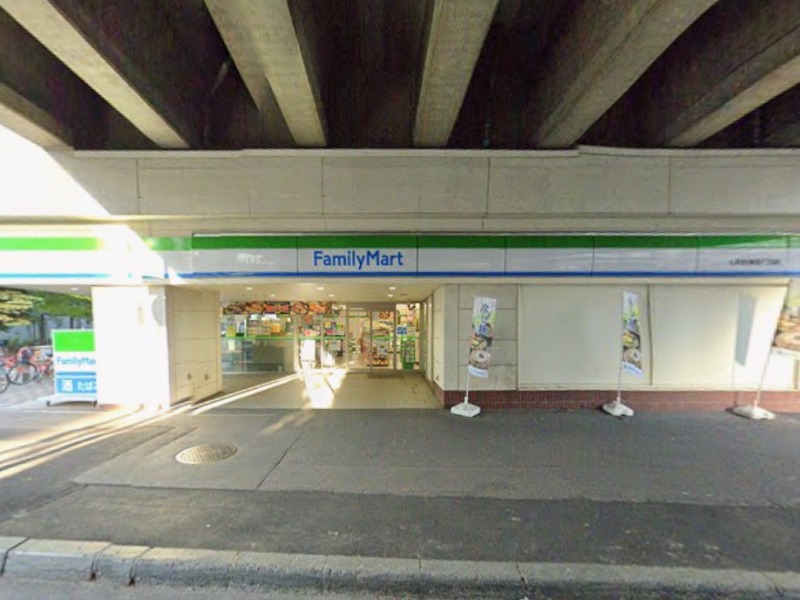 コンビニ　ファミリーマート札幌北6条西7丁目店（コンビニ）まで178m