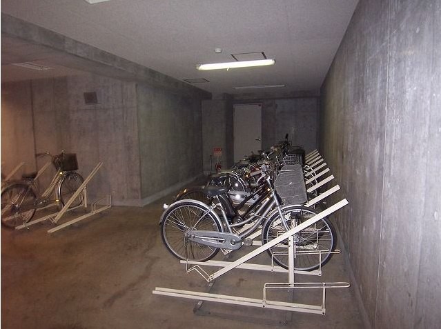 その他　屋内駐輪場