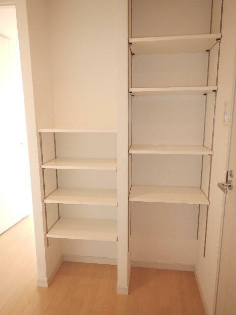 収納　収納棚
