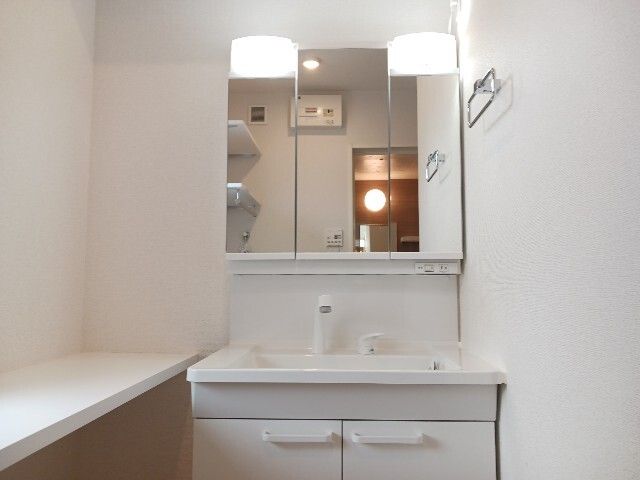 洗面設備　広い洗面スペース