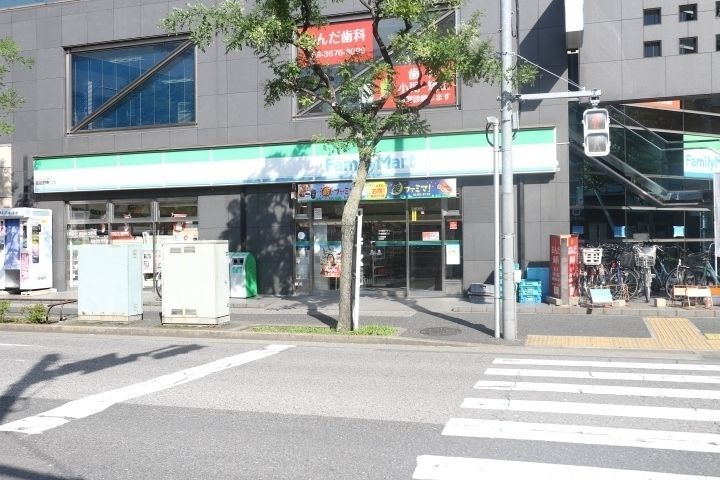 コンビニ　ファミリーマート篠崎駅南口店（コンビニ）まで20m