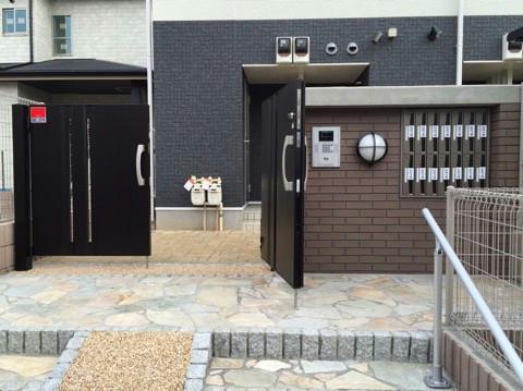 エントランス　オートロックゲート付き。