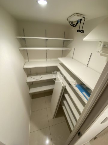 収納　イニシアブランなんば　シューズクローゼット