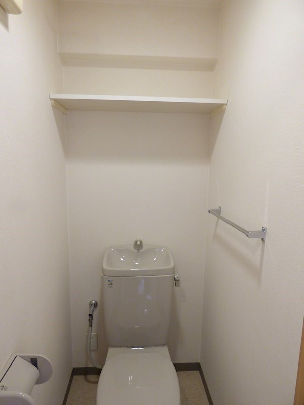 トイレ　別のお部屋の写真です。ご参考までに。