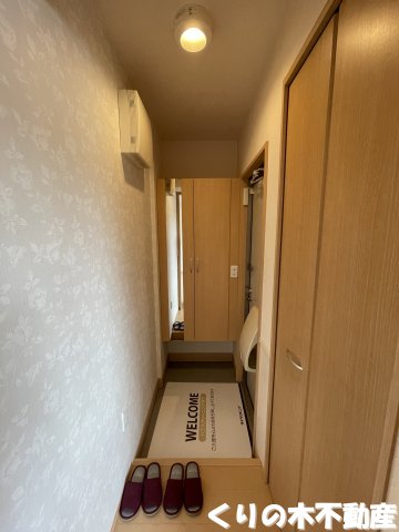 玄関　反転タイプのお部屋です（現況を優先します）