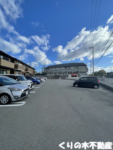 駐車場　駐車場に車を止められます