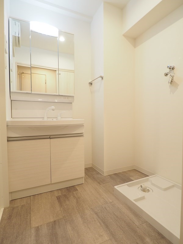 洗面設備　広めの脱衣所・使いやすい