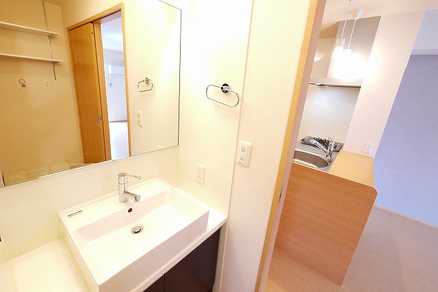 洗面設備　独立洗面台です