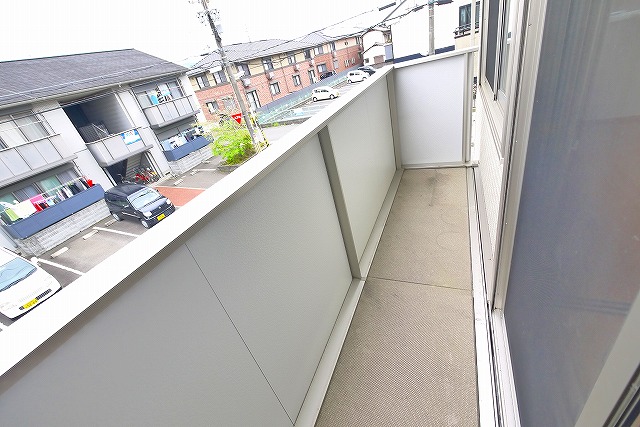 バルコニー　開放的で明るい空間を演出してくれるバルコニーです