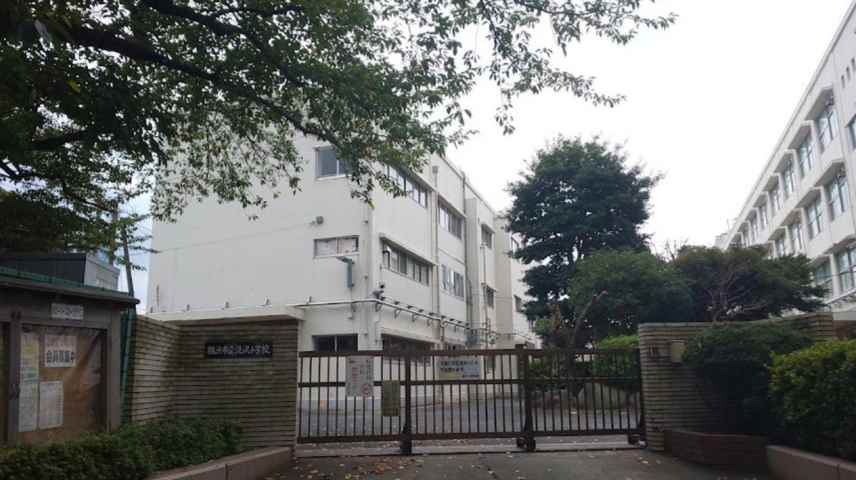 小学校　横浜市立汲沢小学校（小学校）まで869m