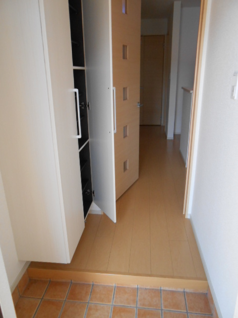 玄関　天井高シューズクローゼット完備